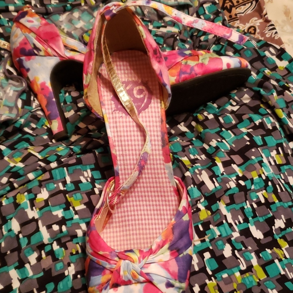 Shoes - Picture 2 of 2